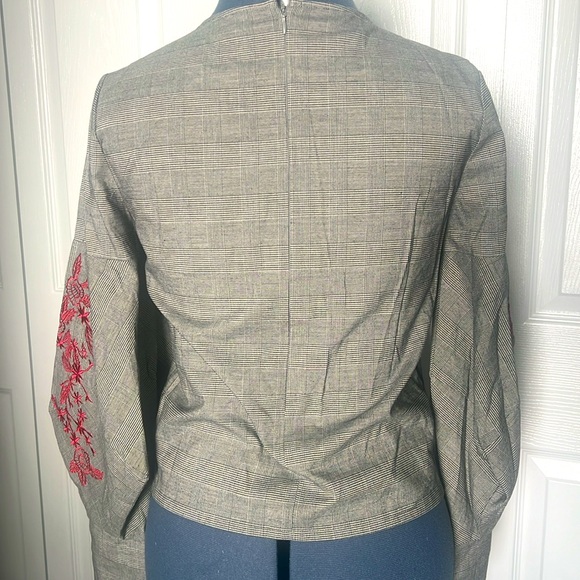 Houndstooth Blouse with exaggerated embroidered sleeve - Picture 7 of 14